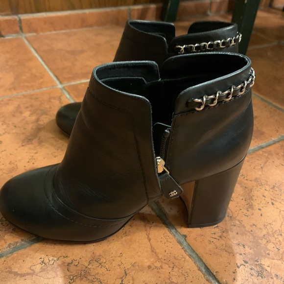 CHANEL booties with chain link - Picture 2 of 7